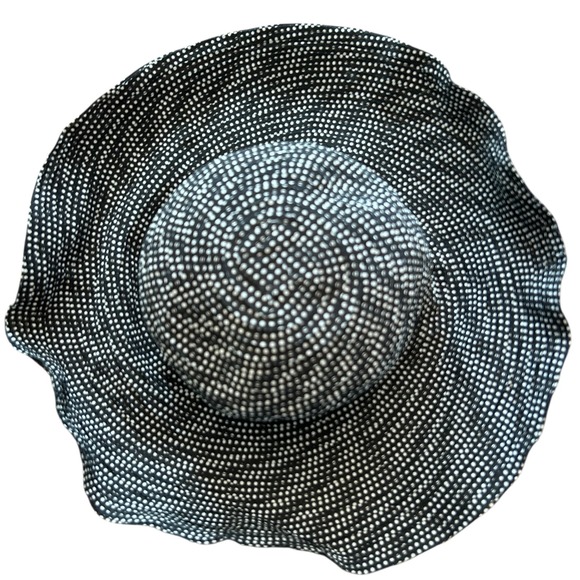 Wallaroo Hat Company Women's "Scrunchie" Packable Hat Black & White Print (2) - Picture 3 of 7